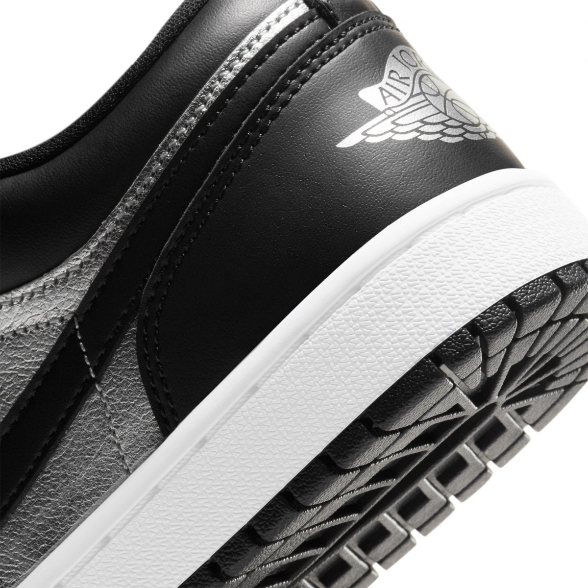Jordan 1 Low SE Black Metallic Silver - Vista 5