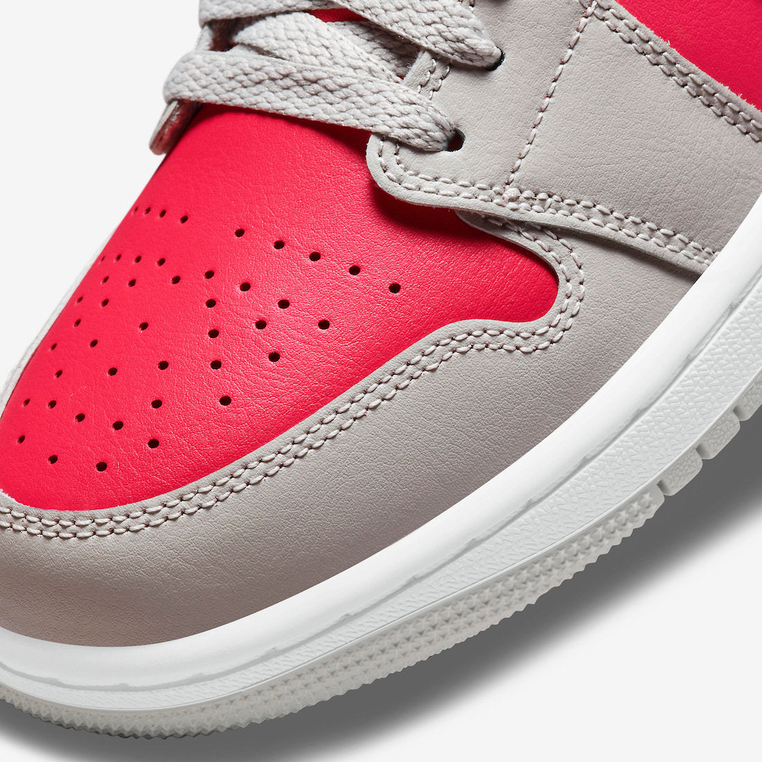 Jordan 1 Retro Low Light Iron Ore Siren Red (Women's) - Vista 7