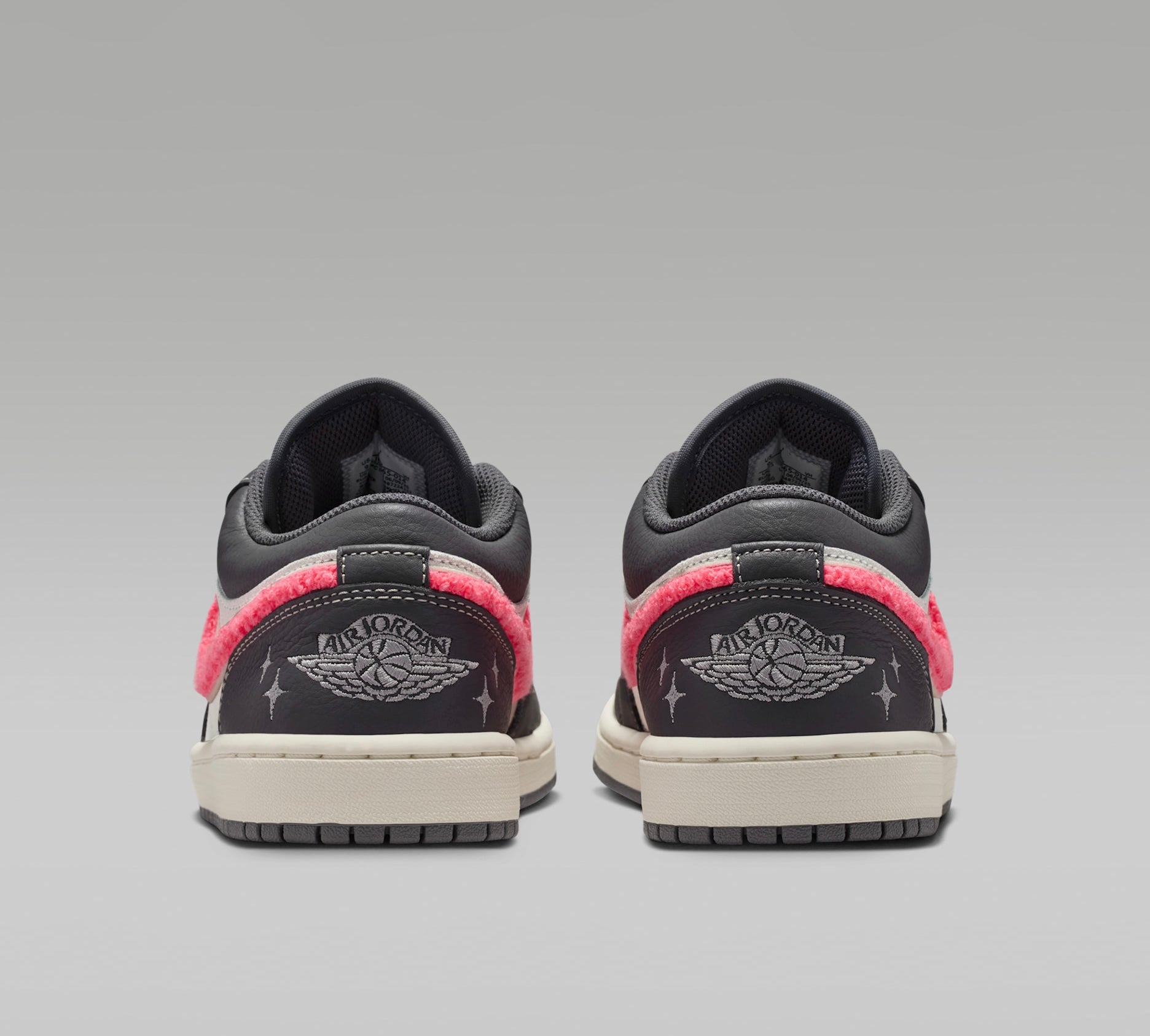 Jordan 1 Low Light Graphite Hot Punch (Women's) - Vista 5