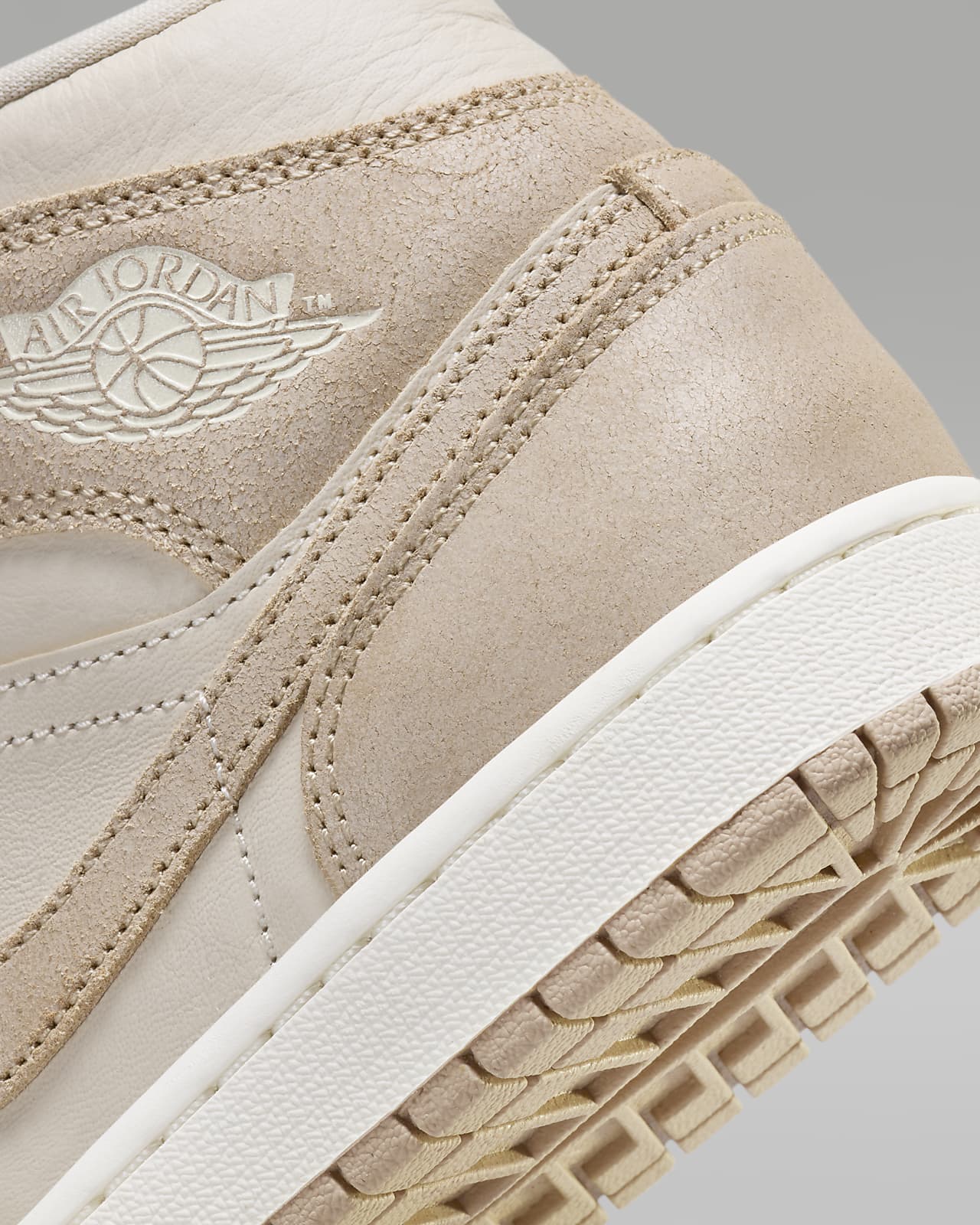 Jordan 1 Mid SE Legend Light Brown (Women's) - Vista 8