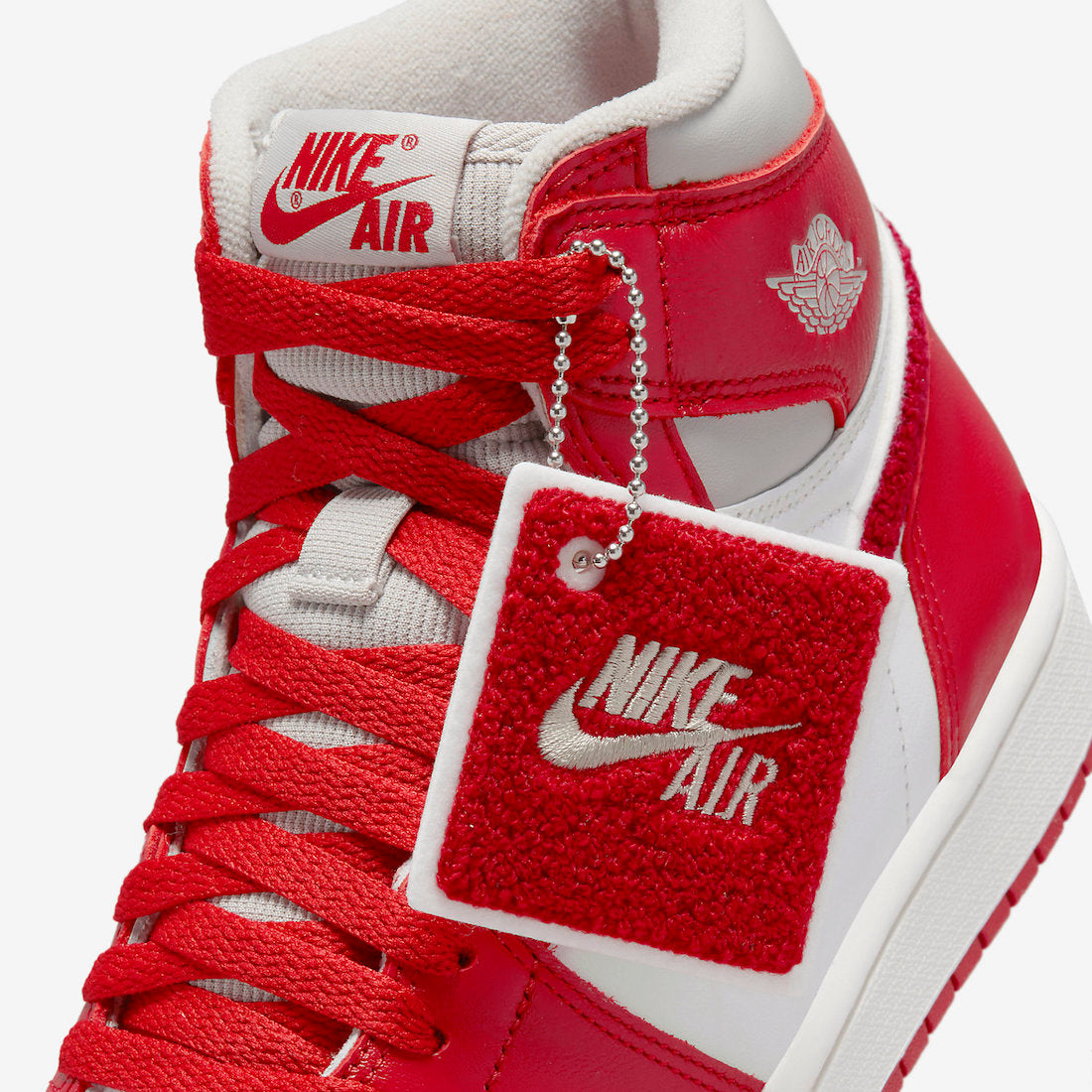 Jordan 1 Retro High OG Varsity Red (Women's) - Vista 7
