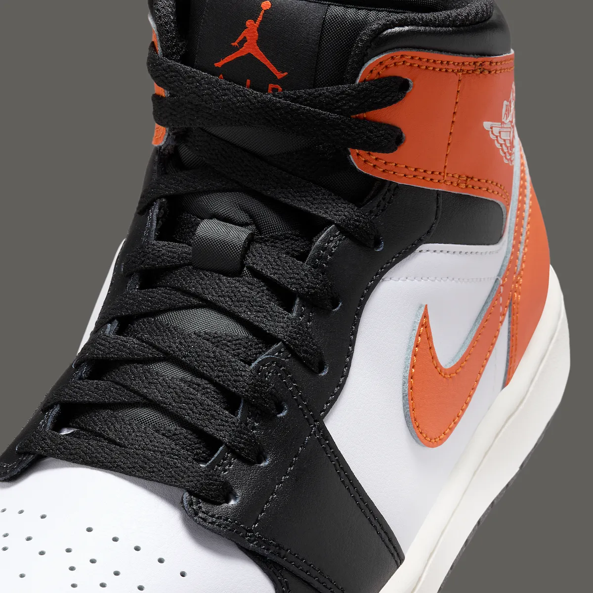 Jordan 1 Mid Black Toe Starfish - Vista 7