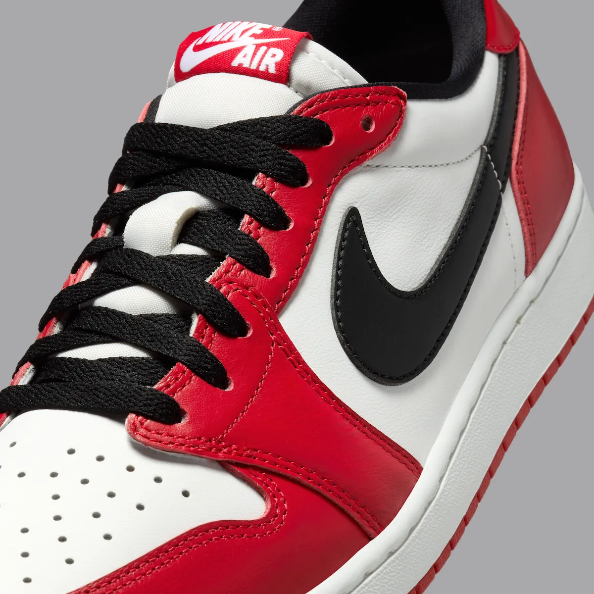 Jordan 1 Retro Low OG Chicago (2025) - Vista 7