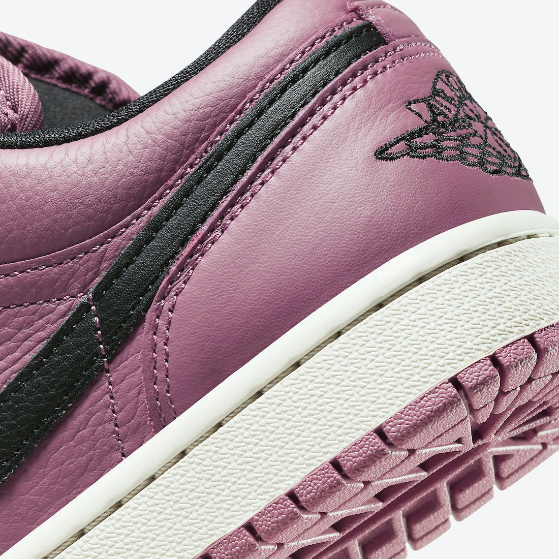 Jordan 1 Low Mulberry (Women's) - Vista 8