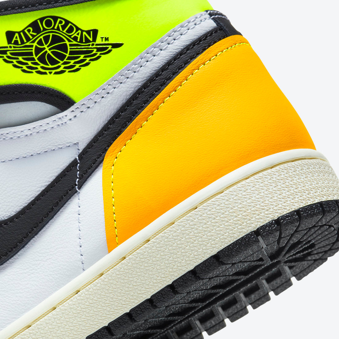 Jordan 1 Retro High White Black Volt University Gold - Vista 8