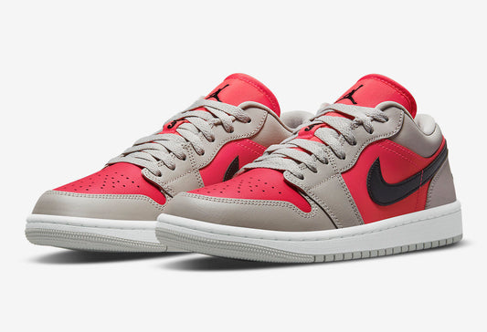 Jordan 1 Retro Low Light Iron Ore Siren Red (Women's) - Vista 1