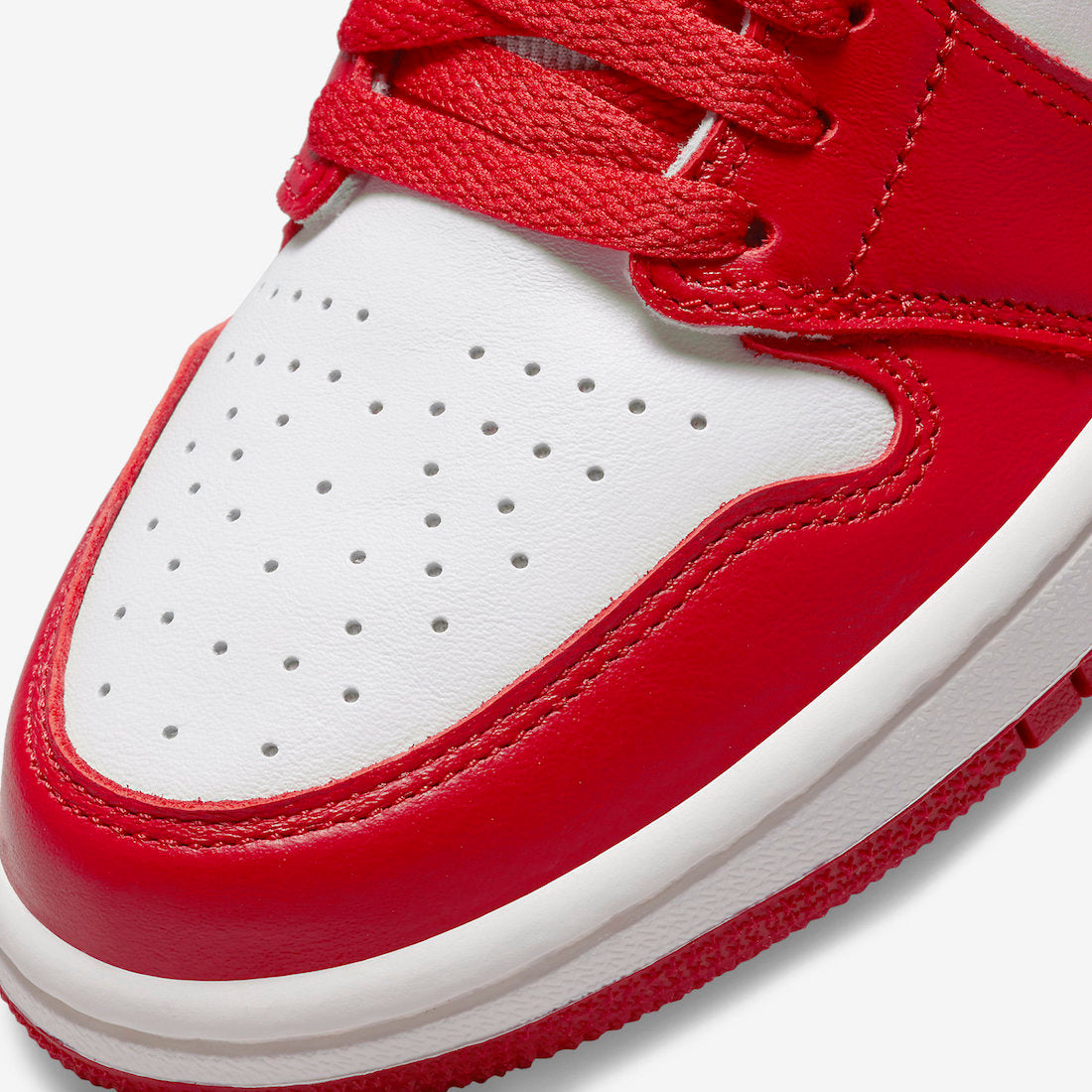 Jordan 1 Retro High OG Varsity Red (Women's) - Vista 8