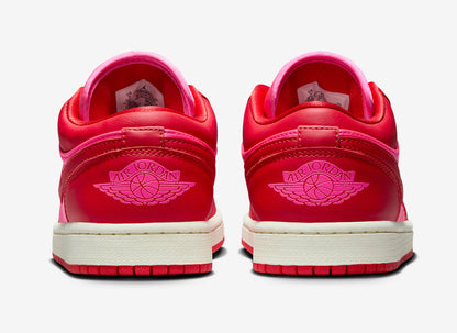 Jordan 1 Low SE Pink Blast (Women's) - Vista 5