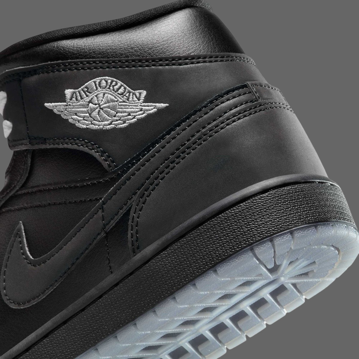 Jordan 1 Mid SE Black Metallic Reimagined - Vista 9