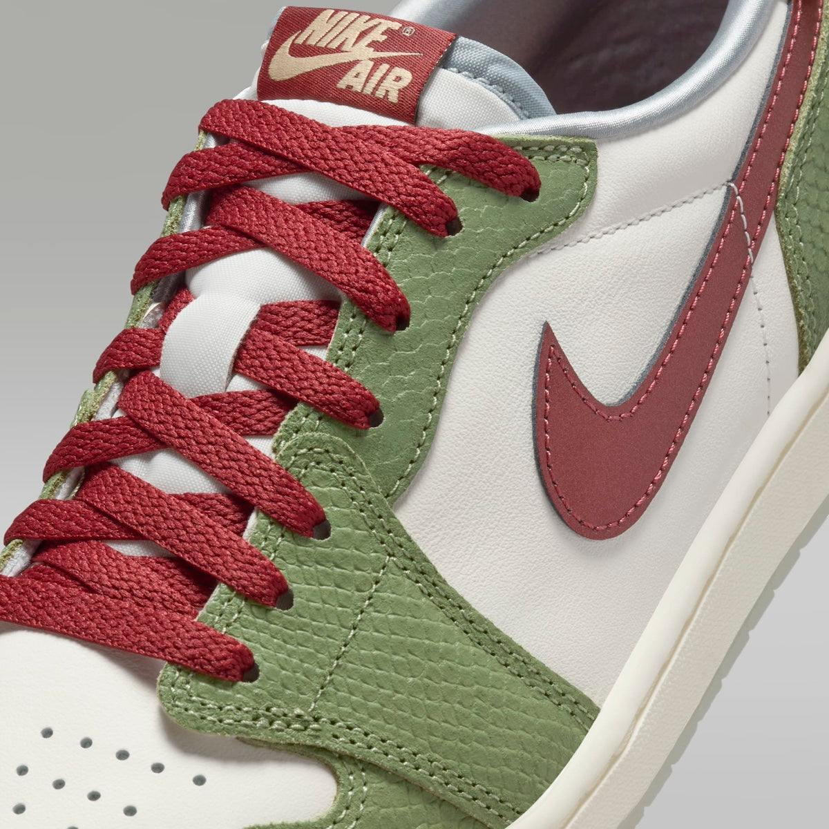 Jordan 1 Retro Low OG Year of the Dragon (2024) - Vista 8