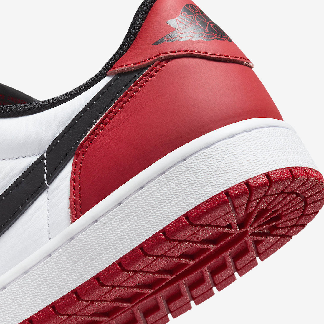 Jordan 1 Retro Low OG Black Toe (2023) - Vista 8