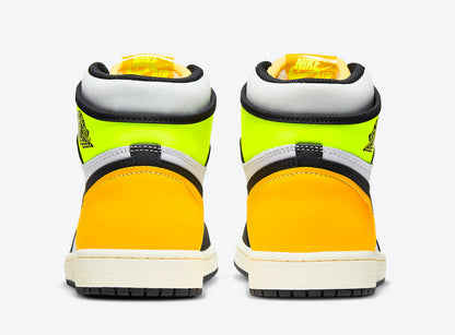 Jordan 1 Retro High White Black Volt University Gold - Vista 5