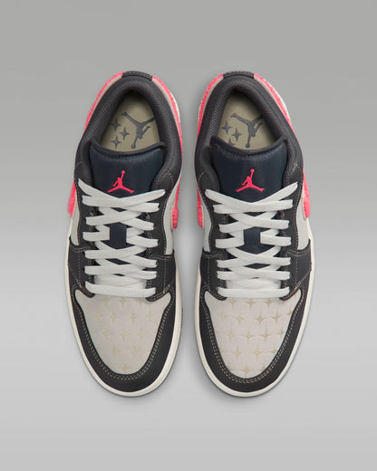 Jordan 1 Low Light Graphite Hot Punch (Women's) - Vista 4