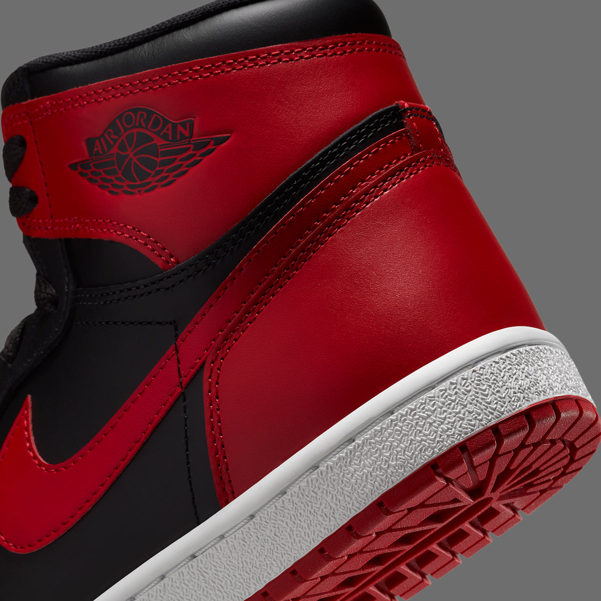 Jordan 1 Retro High '85 OG Bred (2025) - Vista 8