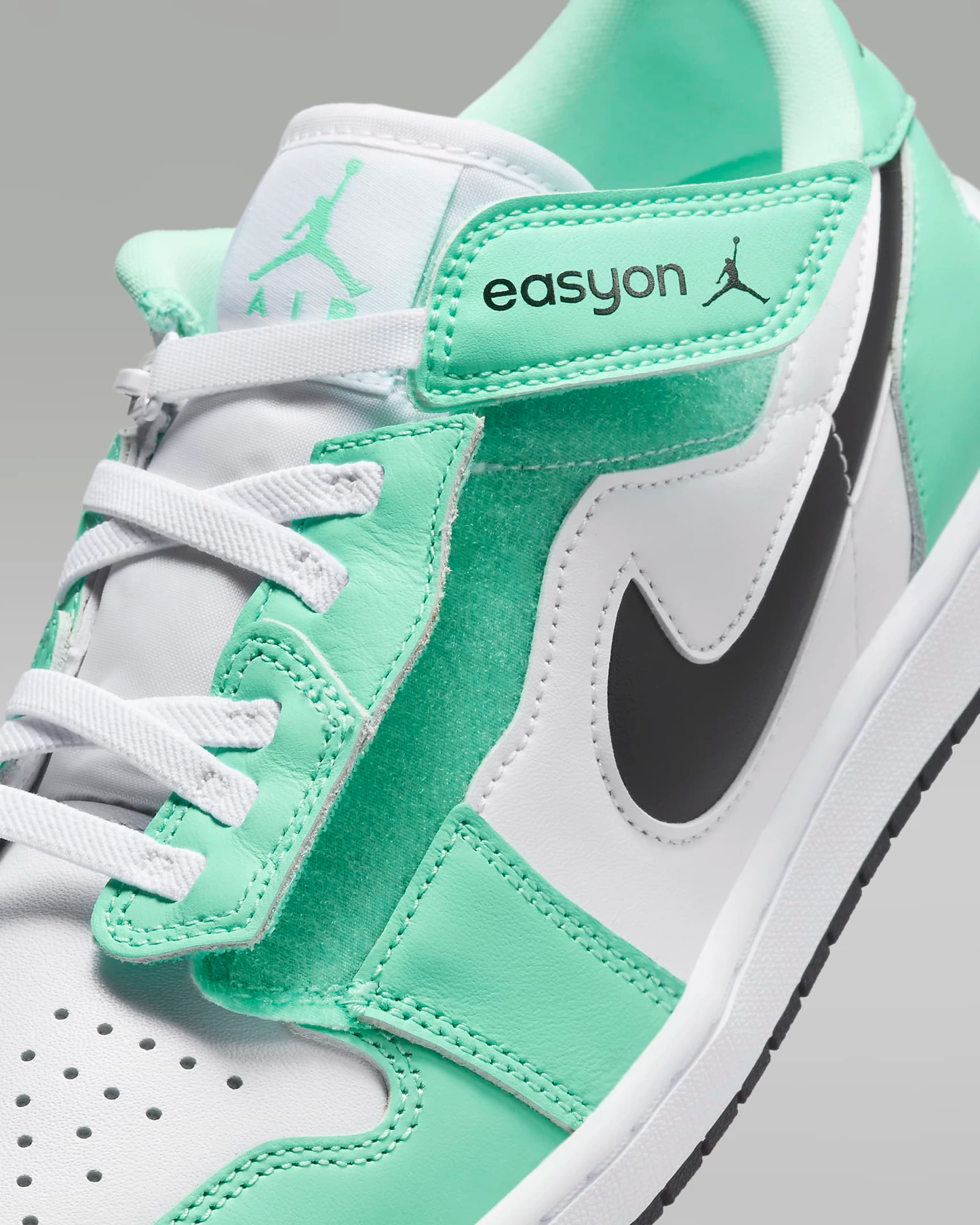 Jordan 1 Low FlyEase Green Glow - Vista 2