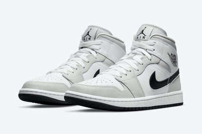 Jordan 1 Mid Light Smoke Grey (Women's) - Vista 3