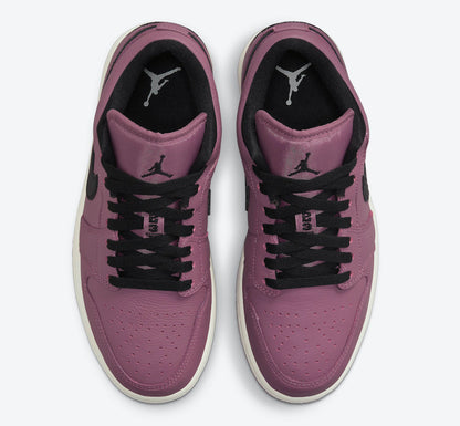 Jordan 1 Low Mulberry (Women's) - Vista 4