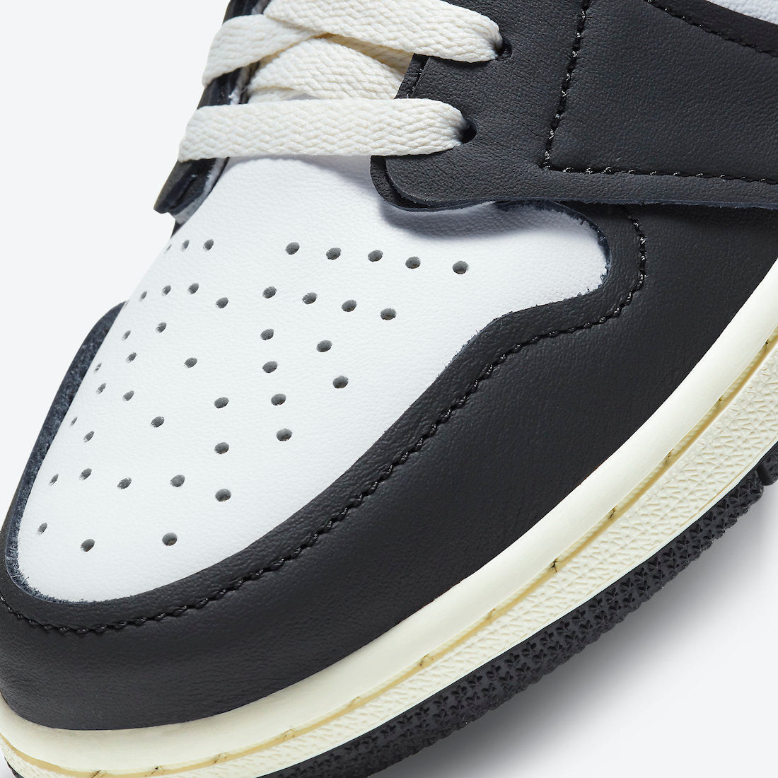 Jordan 1 Retro High White Black Volt University Gold - Vista 7
