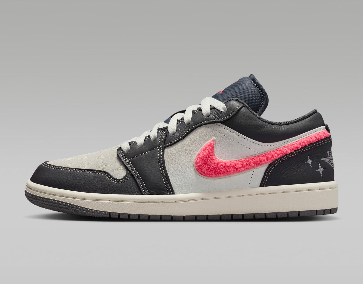 Jordan 1 Low Light Graphite Hot Punch (Women's) - Vista 2