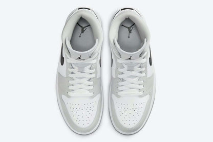 Jordan 1 Mid Light Smoke Grey (Women's) - Vista 4