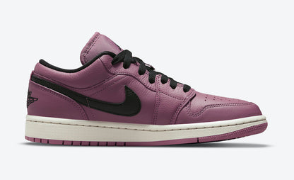 Jordan 1 Low Mulberry (Women's) - Vista 3
