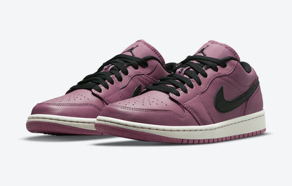 Jordan 1 Low Mulberry (Women's) - Vista 1
