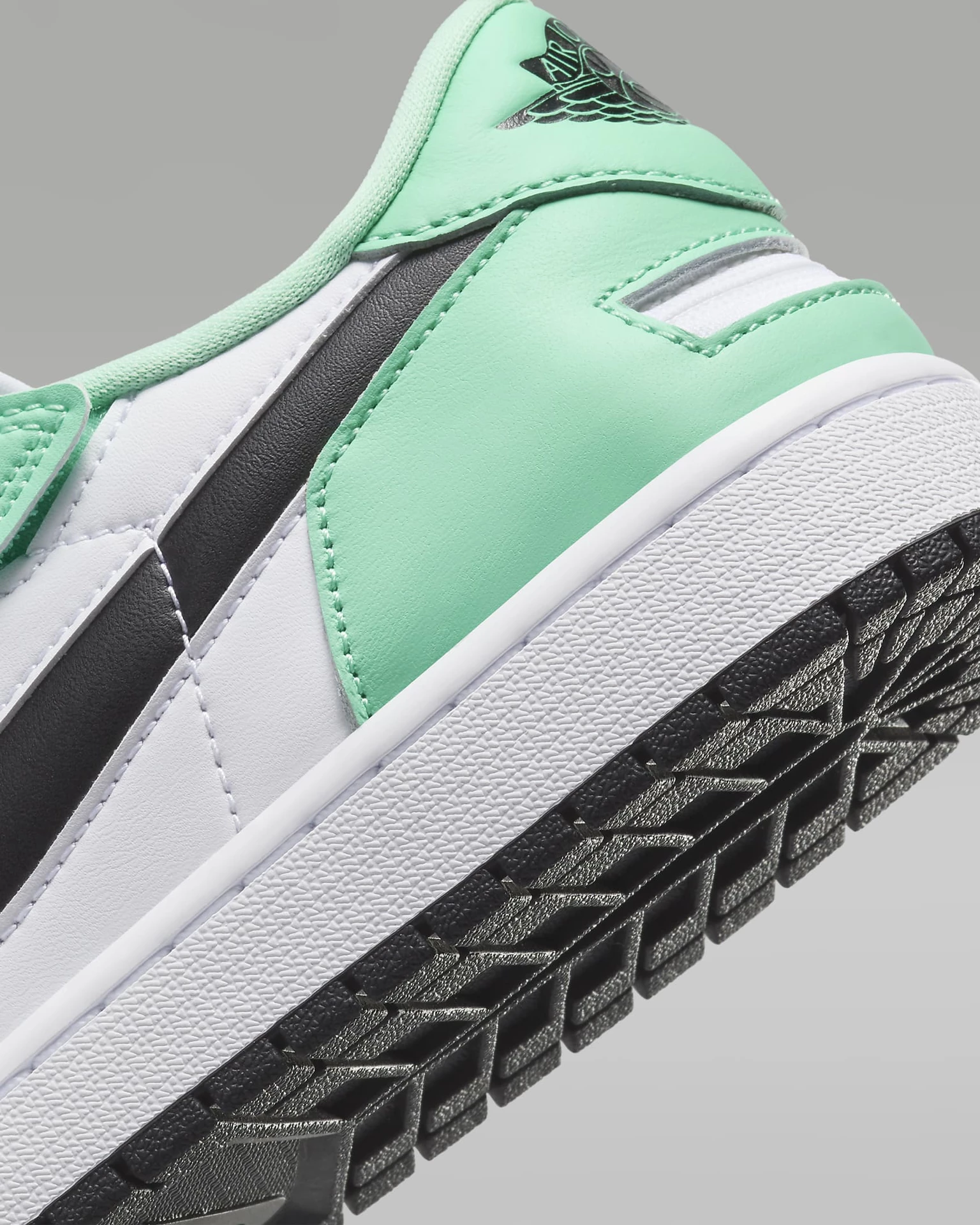 Jordan 1 Low FlyEase Green Glow - Vista 3