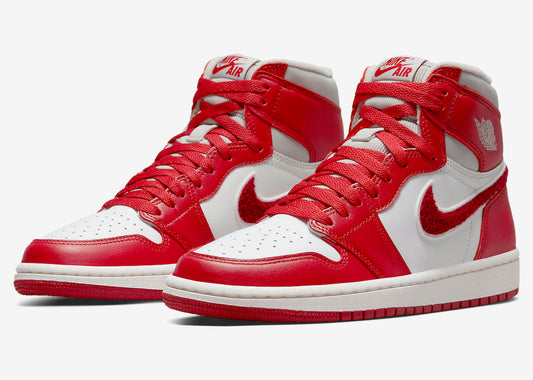 Jordan 1 Retro High OG Varsity Red (Women's) - Vista 1