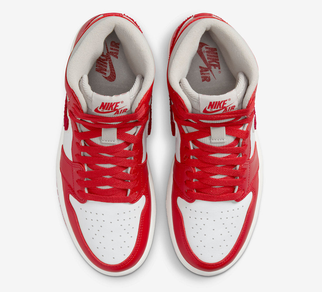 Jordan 1 Retro High OG Varsity Red (Women's) - Vista 4