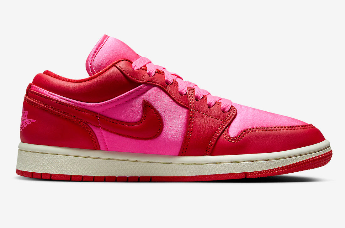 Jordan 1 Low SE Pink Blast (Women's) - Vista 3