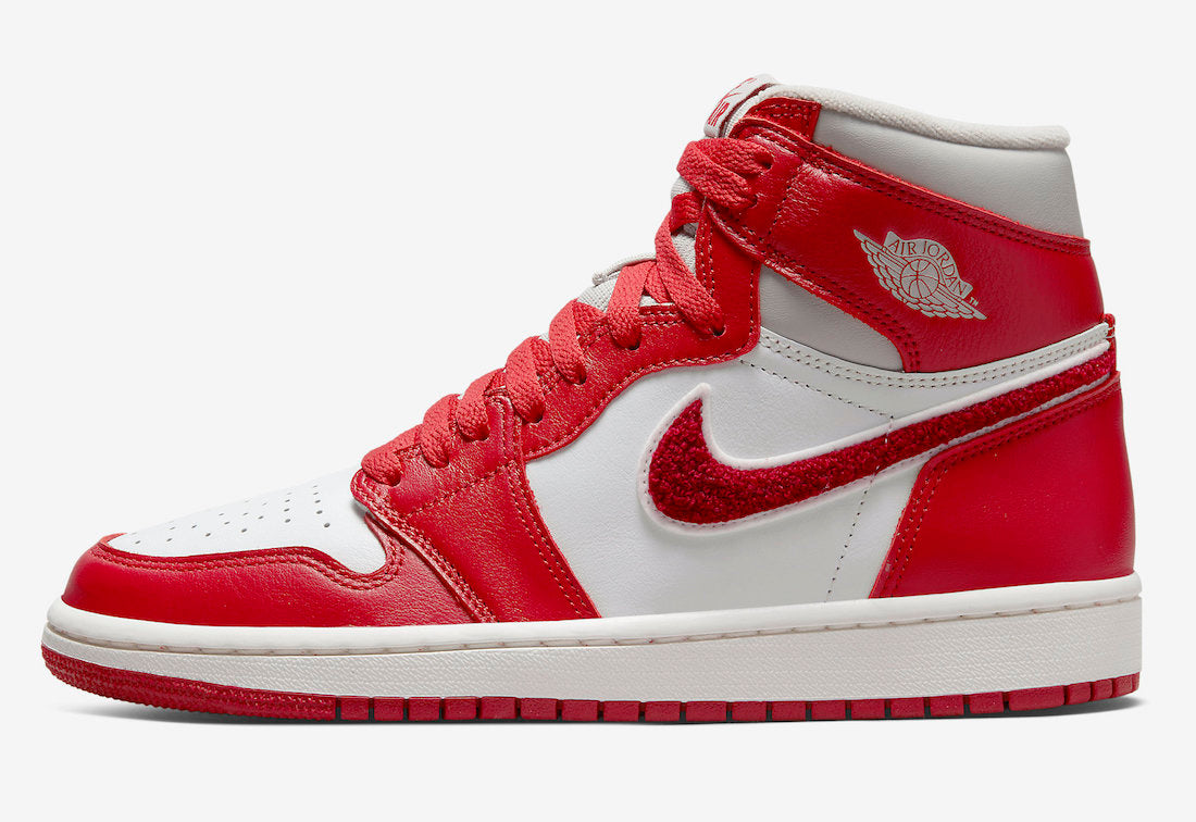 Jordan 1 Retro High OG Varsity Red (Women's) - Vista 2