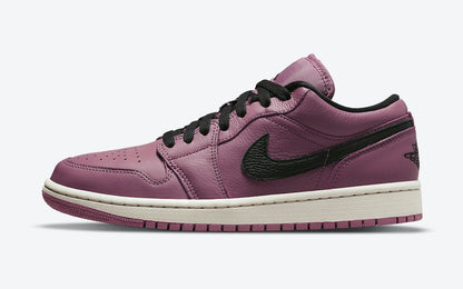 Jordan 1 Low Mulberry (Women's) - Vista 2