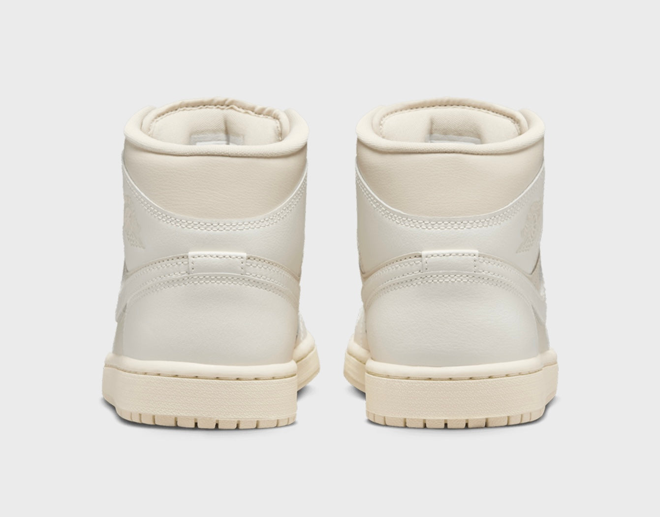 Jordan 1 Mid Legend Light Brown (Women's) - Vista 4